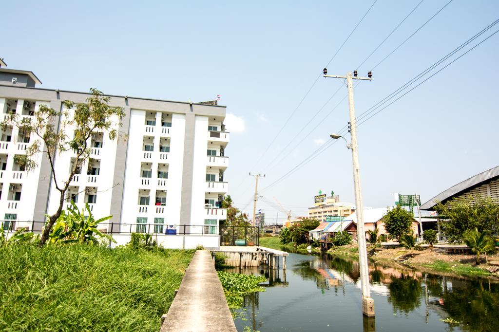 At Ease Hotel Suvarnabhumi Bang Phli Екстер'єр фото