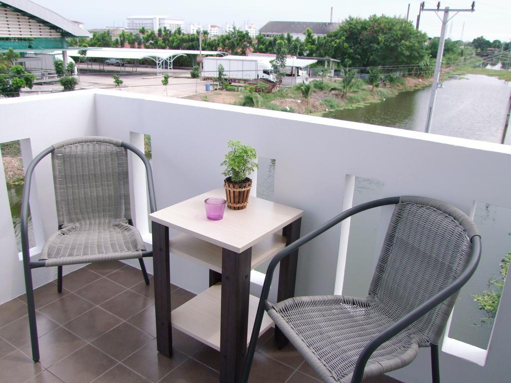 At Ease Hotel Suvarnabhumi Bang Phli Екстер'єр фото