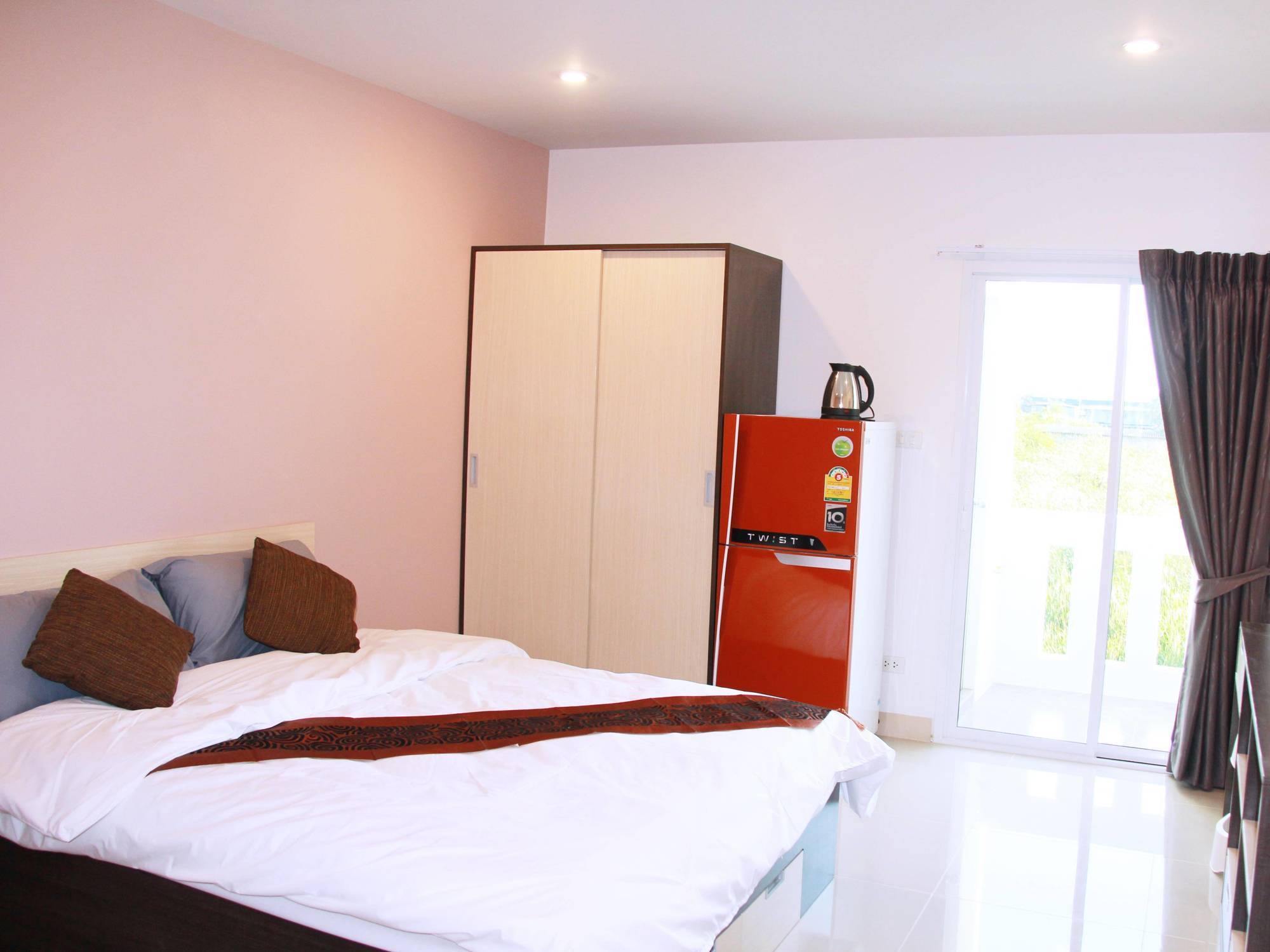 At Ease Hotel Suvarnabhumi Bang Phli Екстер'єр фото