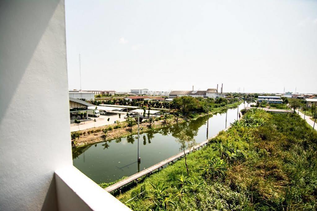 At Ease Hotel Suvarnabhumi Bang Phli Екстер'єр фото