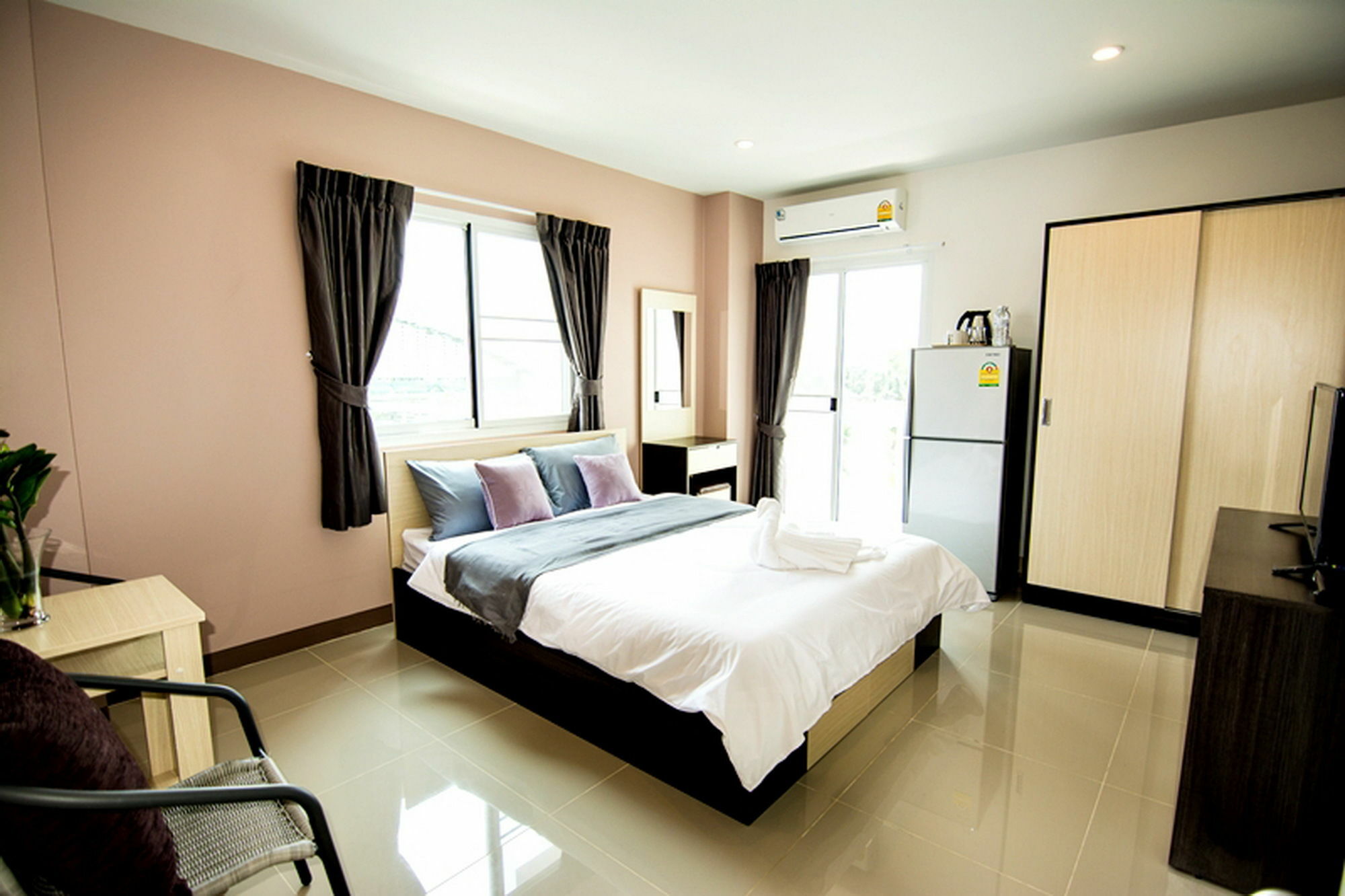 At Ease Hotel Suvarnabhumi Bang Phli Екстер'єр фото